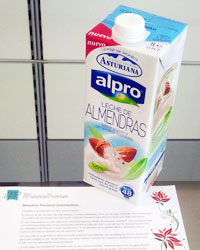 caja muestras premium leche almendras alpro